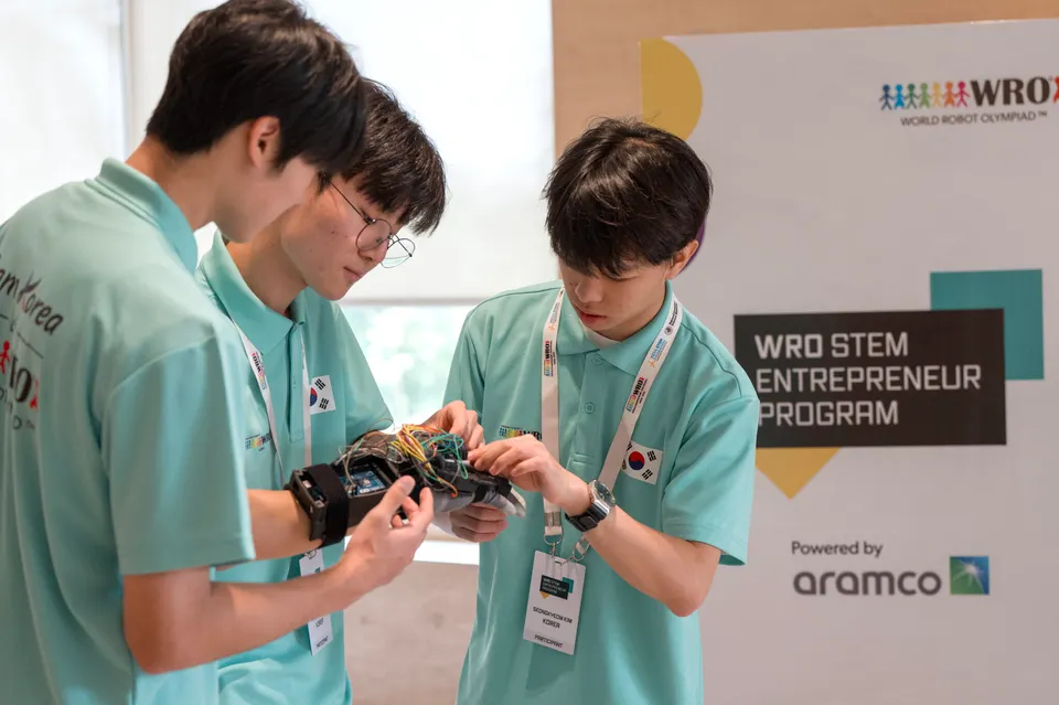 Young engineers prepare robotics