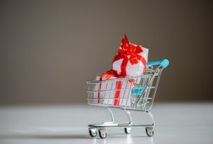 White colors gift or presents boxes in a shopping cart, for sales promotion and rewards concept