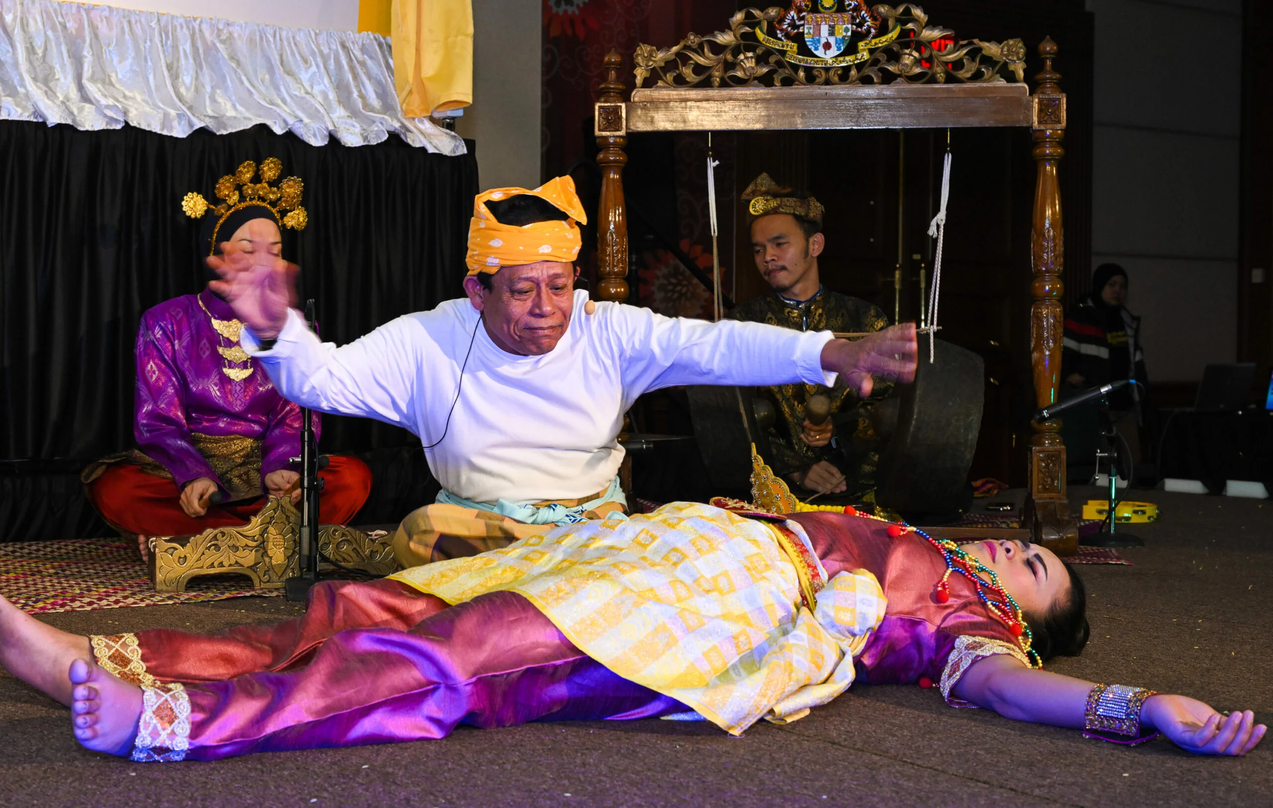 Malaysian cultural diplomacy in washington dc: Bridging divides through culture and healing Malaysian cultural diplomacy in washington dc: Bridging divides through culture and healing