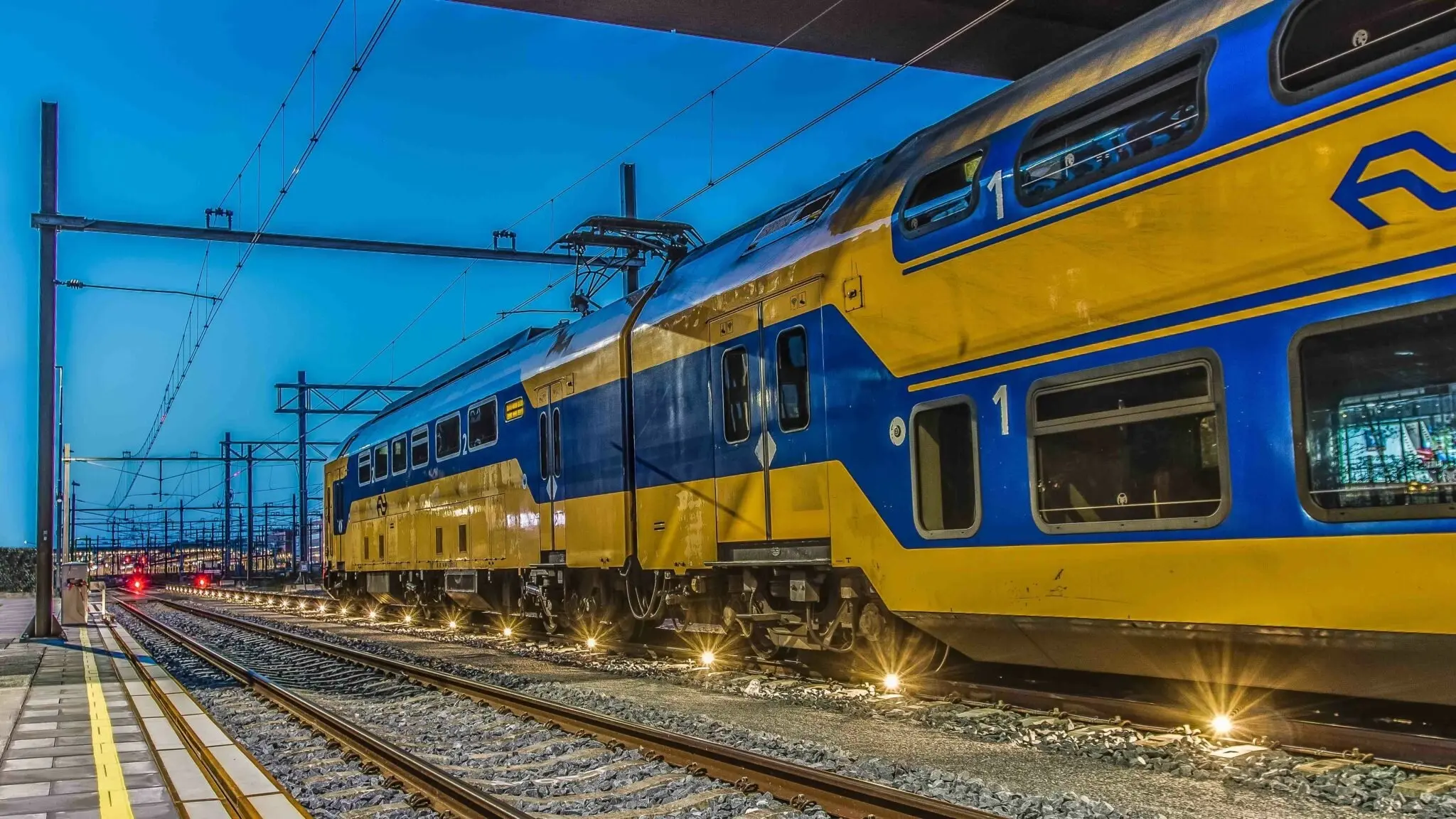 Railway lighting solution improves safety with fully plug-and-play luminaires that prevent light pollution Railway lighting solution improves safety with fully plug-and-play luminaires that prevent light pollution