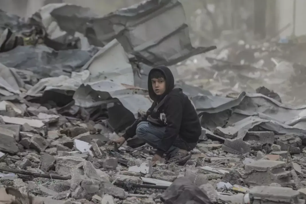 ‘We Bury Our Children Every Day’: Gaza’s Environmental Collapse Deepens as Israel Expands Control and Blocks Aid ‘We Bury Our Children Every Day’: Gaza’s Environmental Collapse Deepens as Israel Expands Control and Blocks Aid