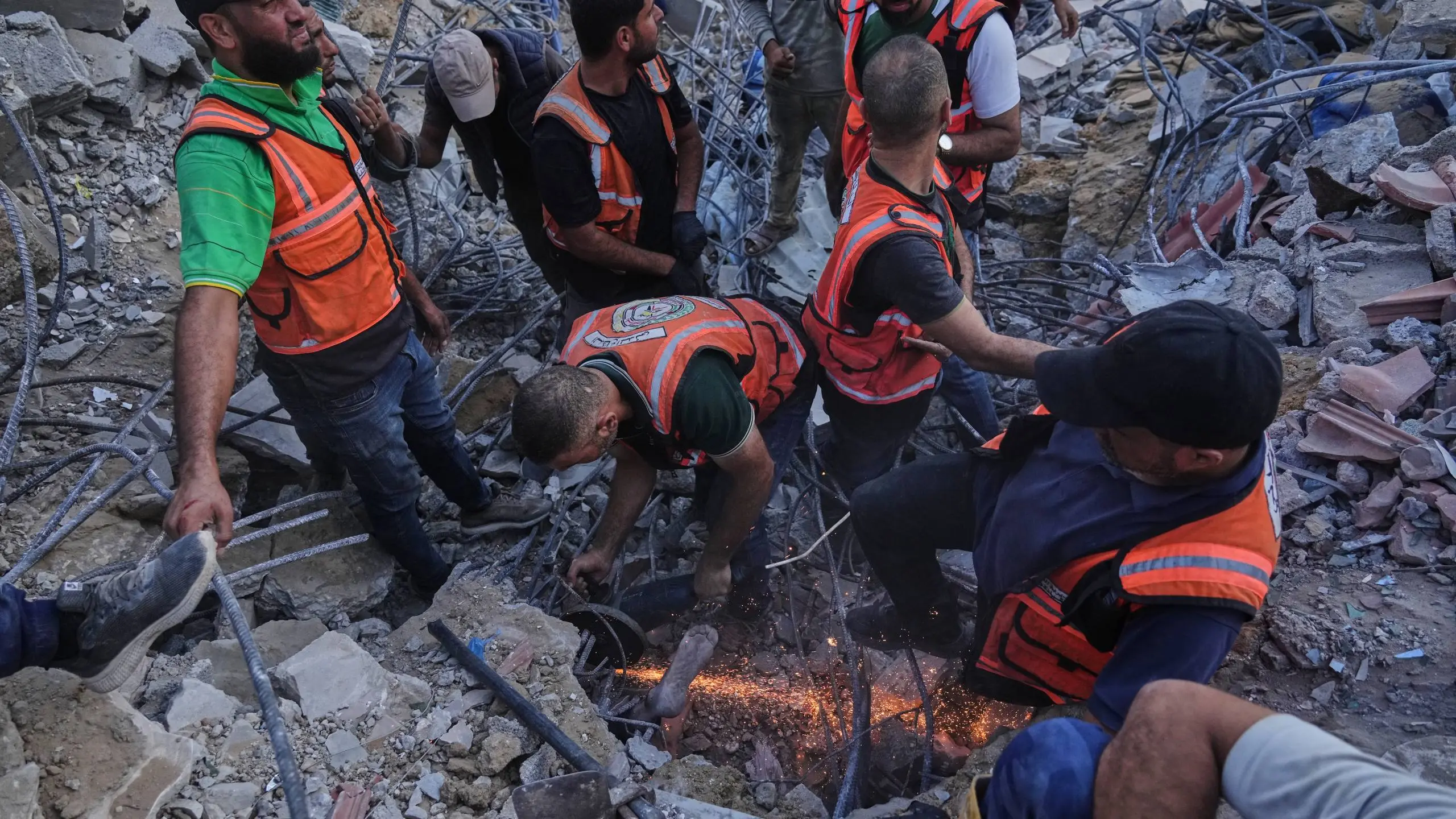 50 children feared trapped in Gaza collapse as Israeli restrictions obstruct rescue